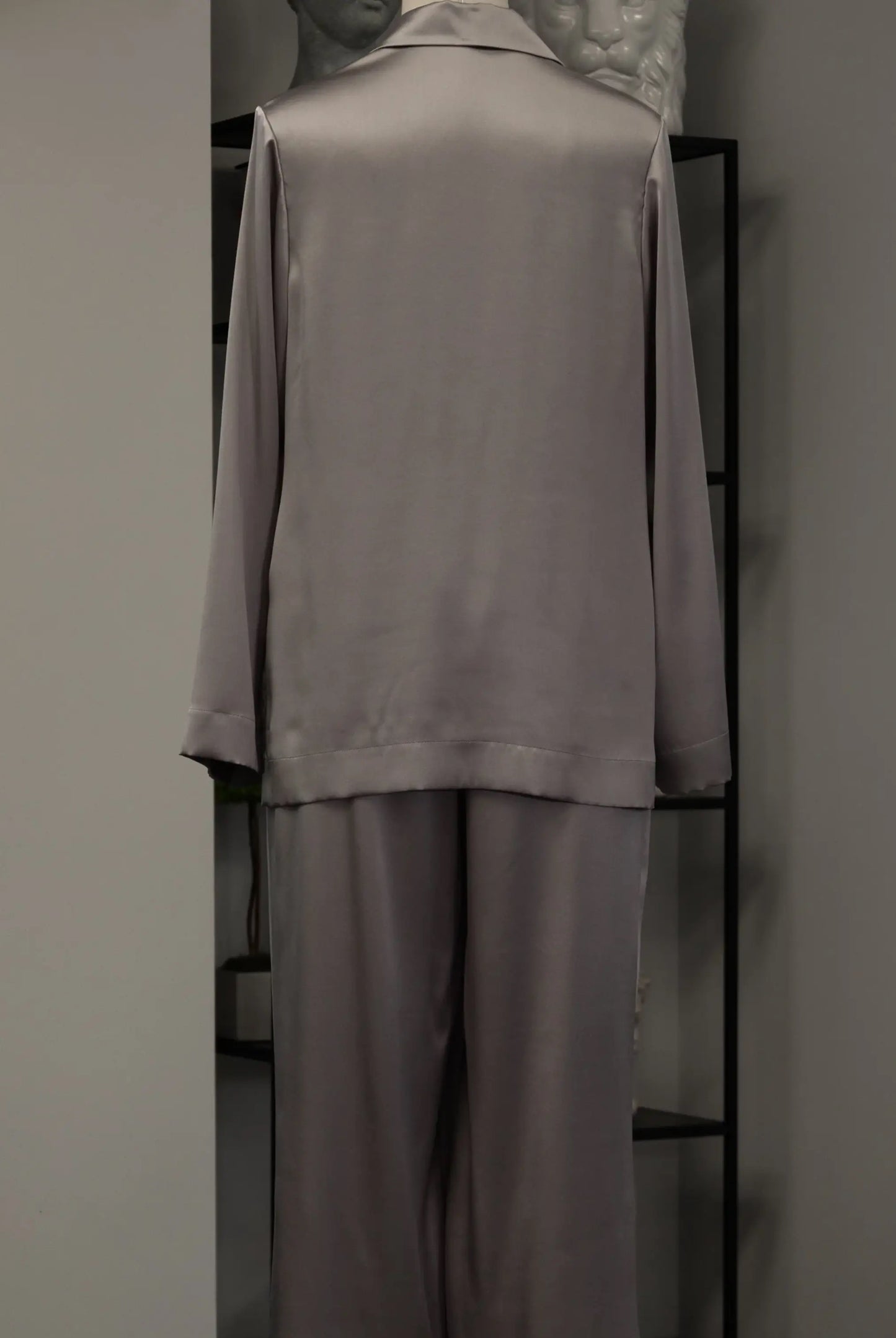 Elegant sleeping suit