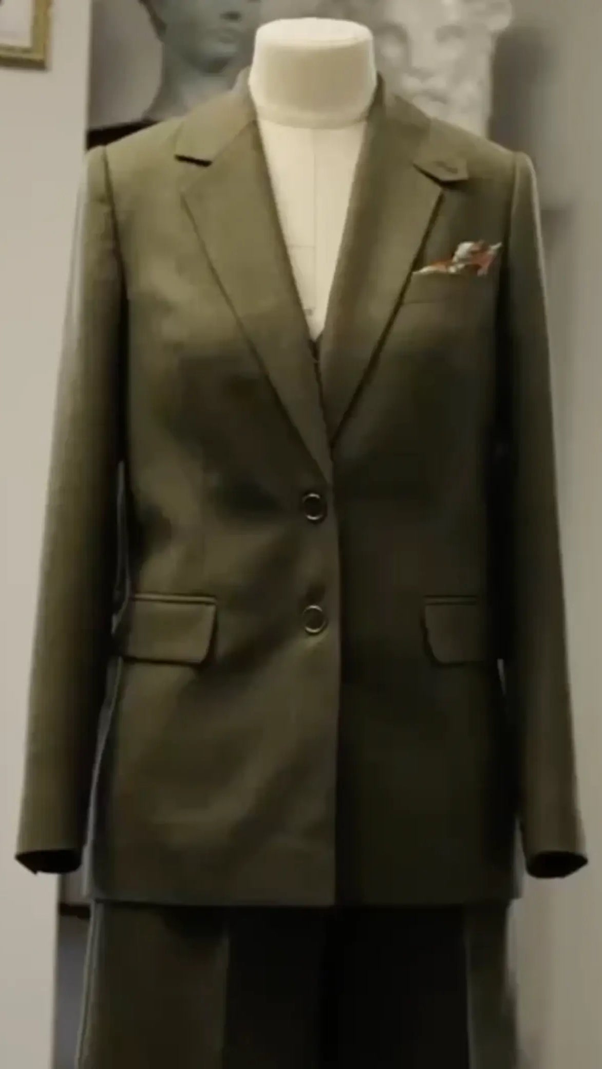 Green four-piece suit made of wool with a silk lining.