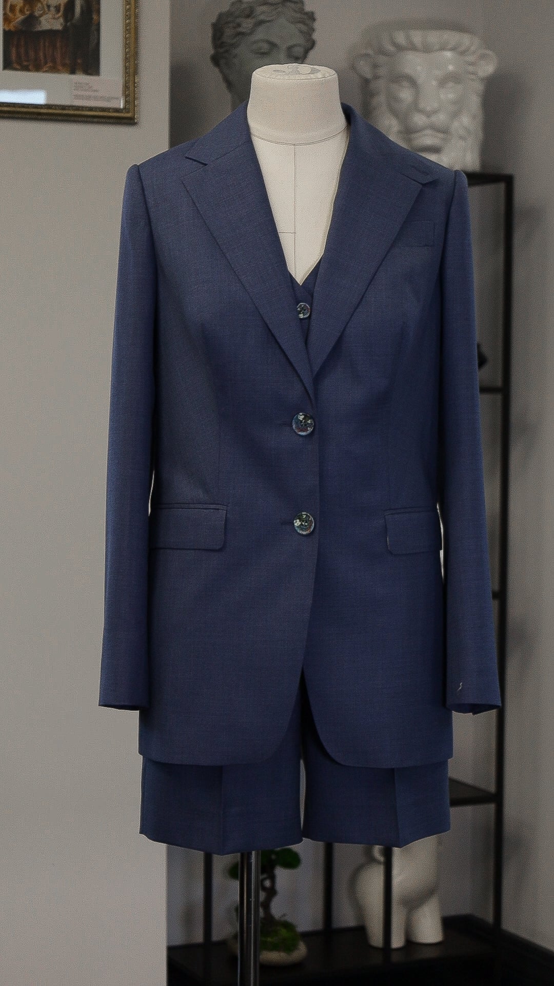 Blue four-piece suit made of wool with a silk lining.